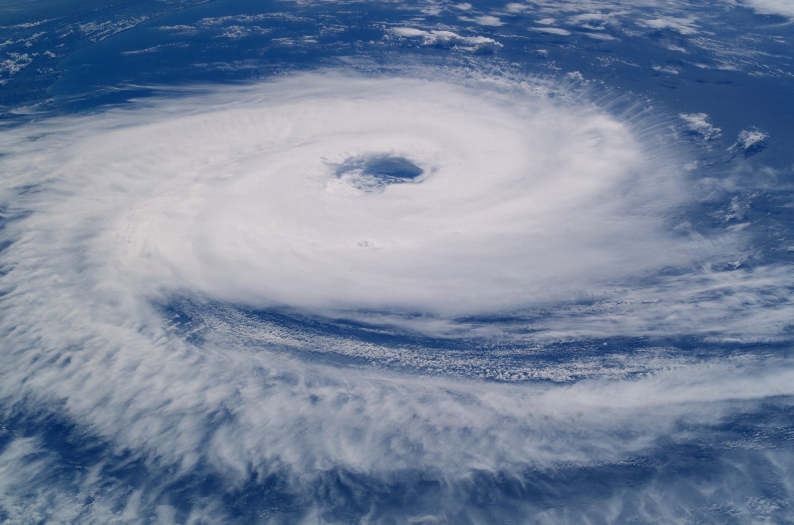 OS DANOS QUE O FURACÃO IRMA DEIXOU NA PASSAGEM POR CUBA