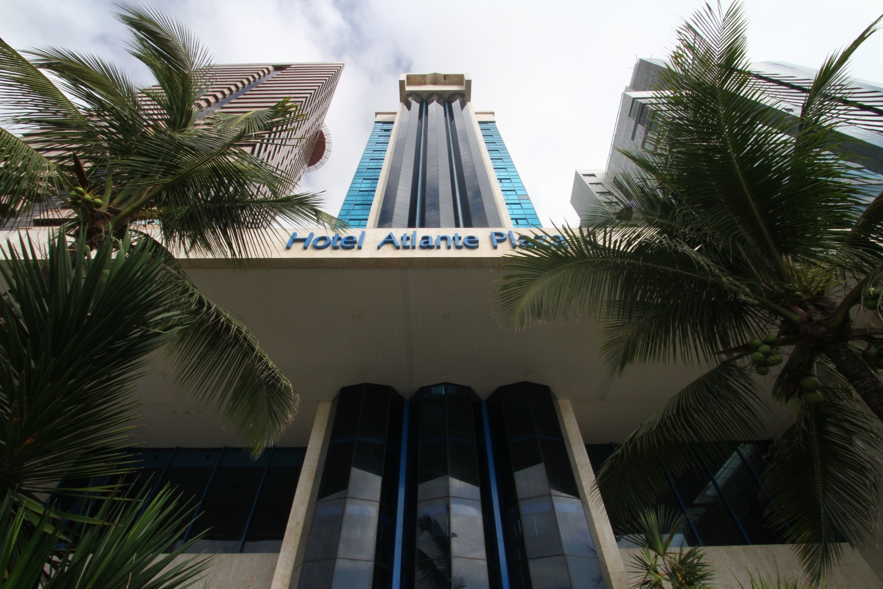 Fachada do Hotel Altante Plaza, em Recife (PE)