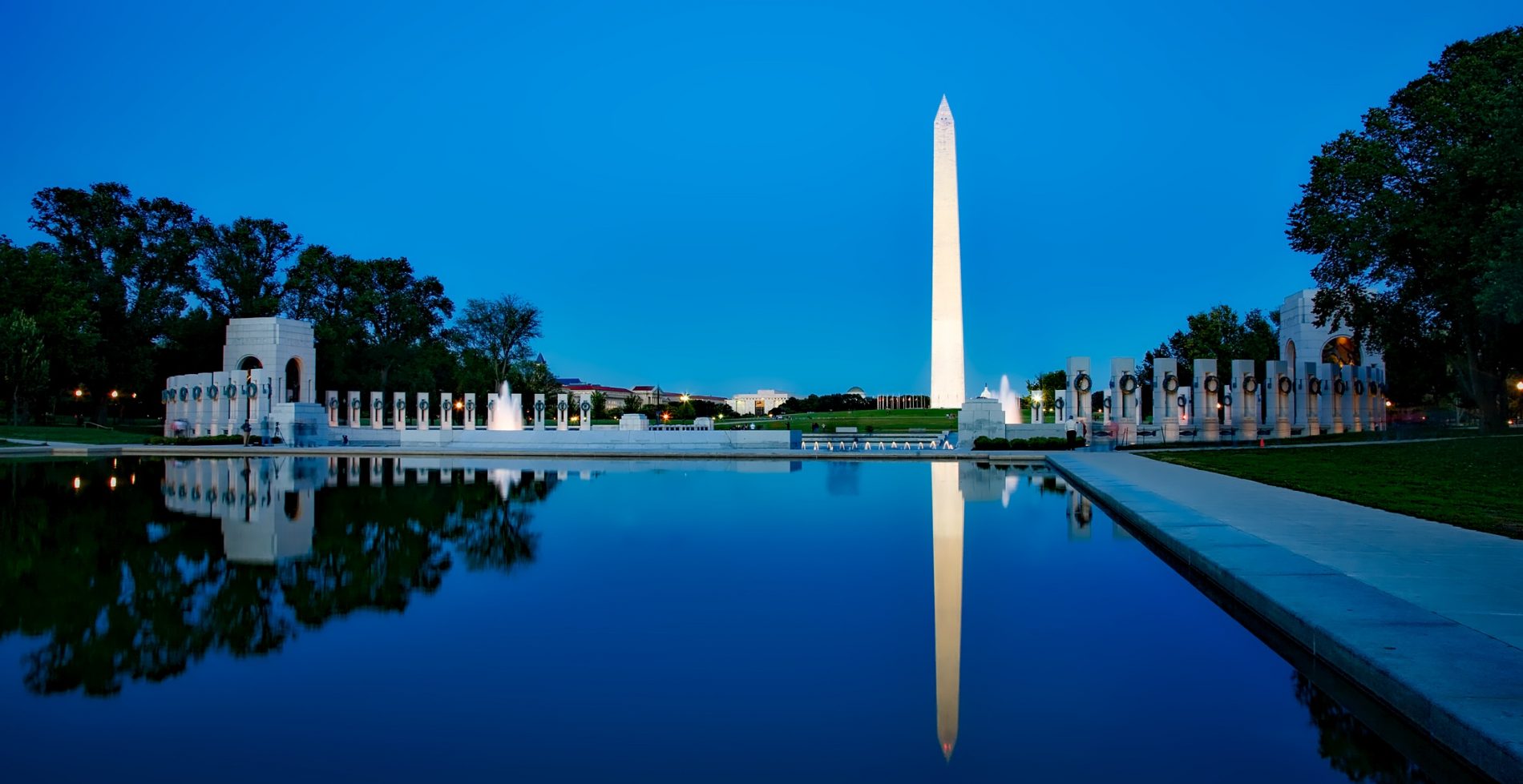 Os imponentes monumentos embelezam e dão identidade à capital norte-americana (Foto: Divulgação)