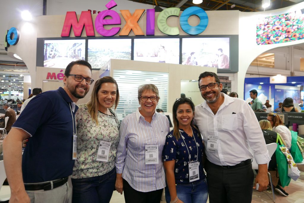 Roberto Sanches, Giovana Paulineli, Ana Maria Berto, Juliana Ribeiro e Jorge Souza, da Orinter Tour & Travel