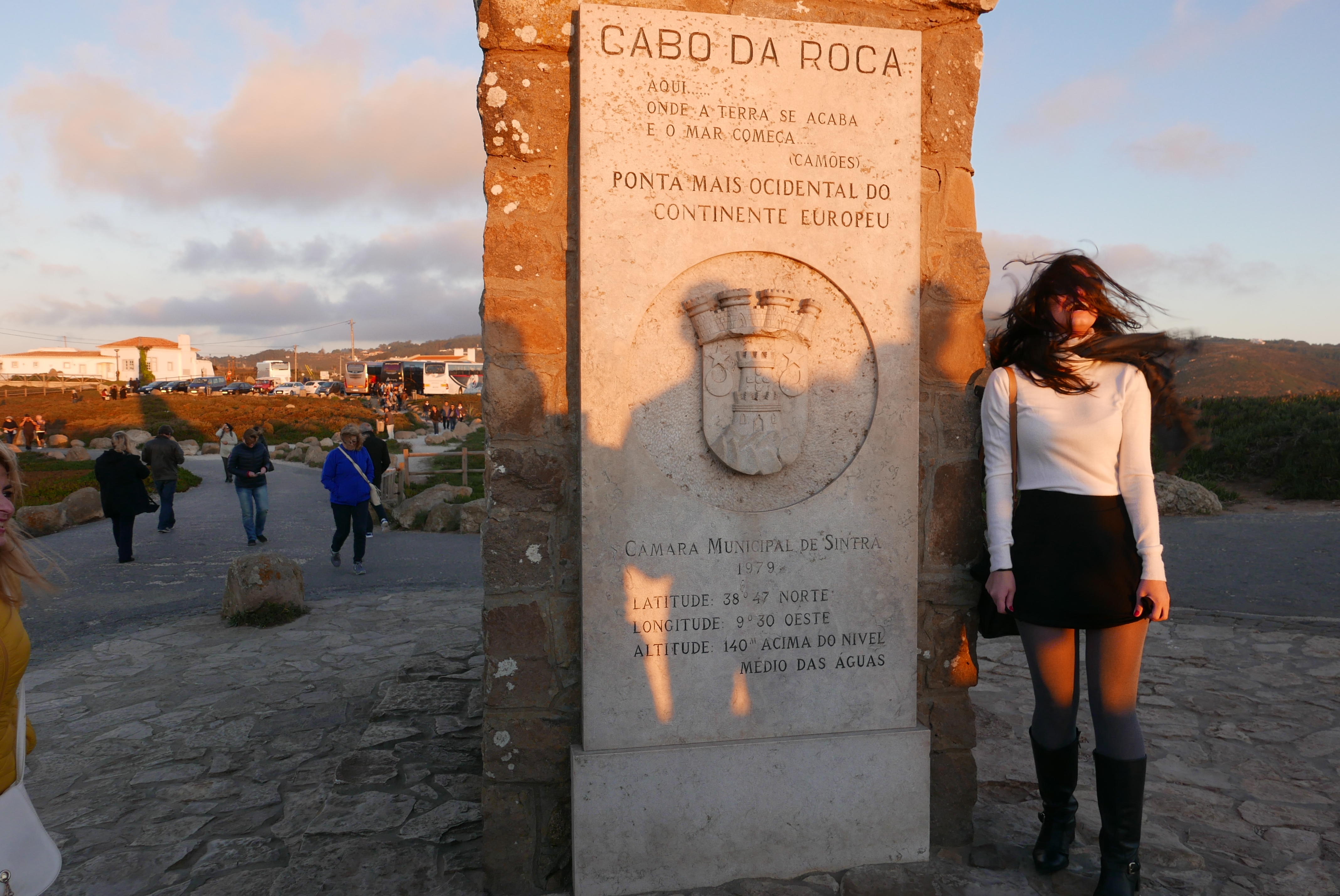 Em Cabo da Roca, onde "a terra se acaba e o mar começa", como disse o poeta lusitano Luiz Vaz de Camões