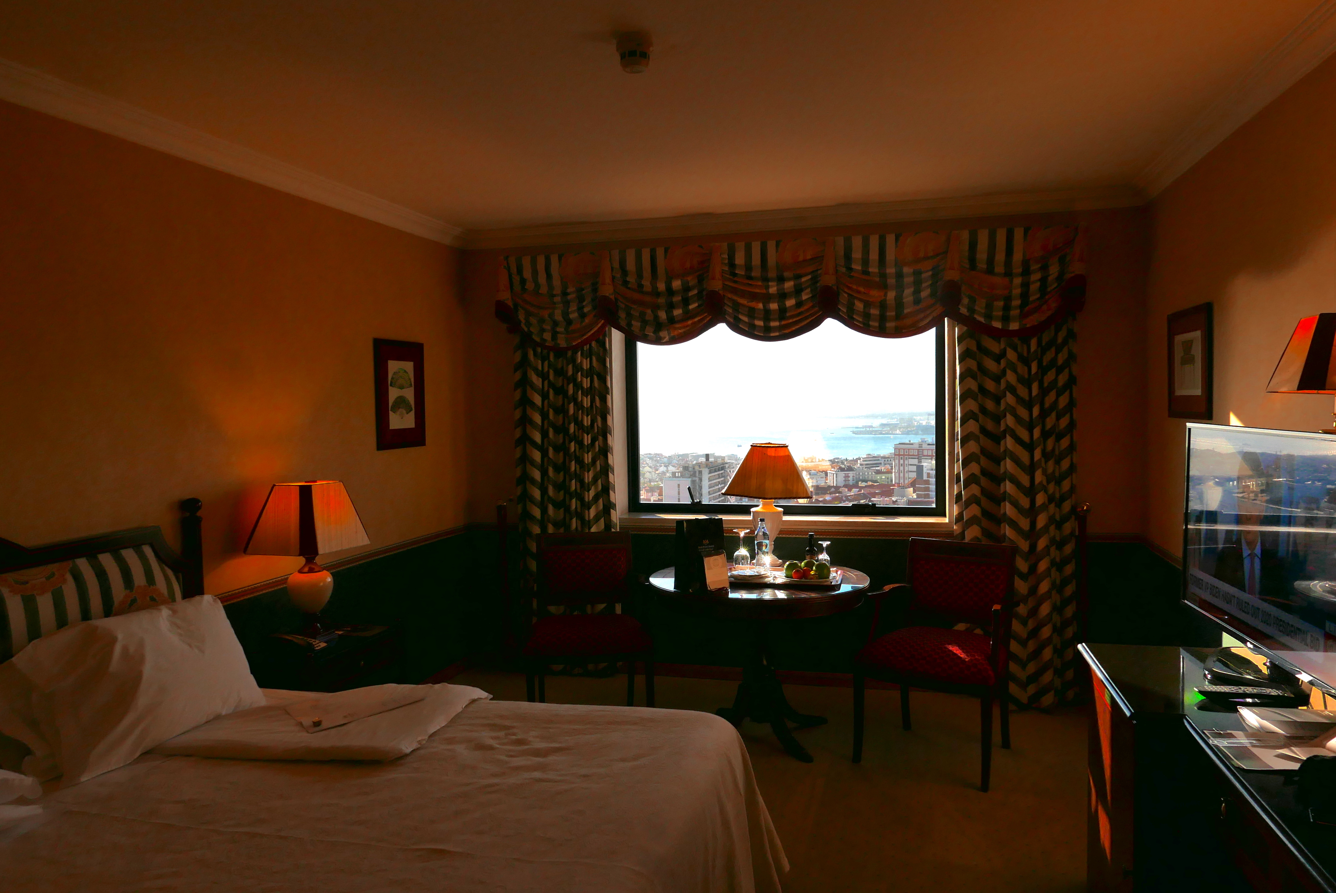 Um dos quartos do hotel D. Pedro, 5 estrelas, um dos mais tradicionais da capital portuguesa
