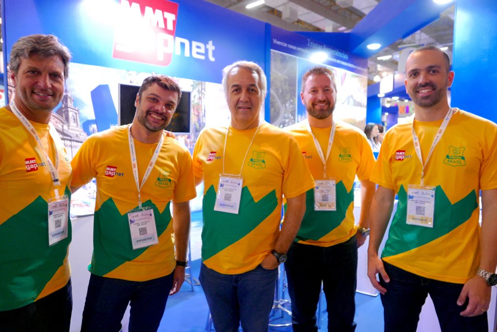 Sylvio Ferraz, CEO da MMTGapnet (3º à dir.), com a sua equipe = Ernesto Rosa + Daniel Fantinate + Fábio Murça + Raphael Magalhães