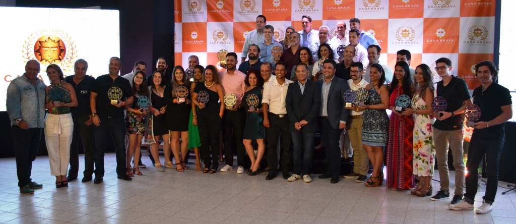 Os ganhadores do Prêmio Amigo, homenagem do Cana Brava Resort aos melhores parceiros comerciais do empreendimento (Foto: Divulgação)