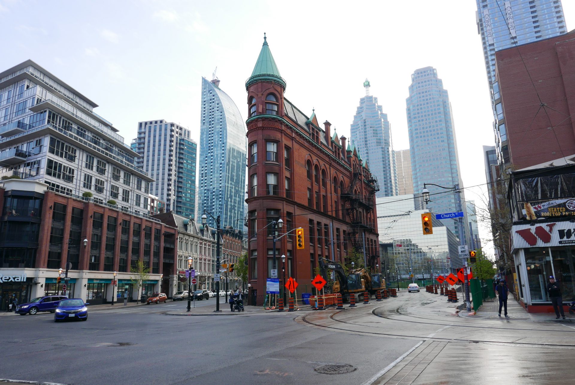 Toronto é a maior metrópole canadense e oferece ao turista infraestrutura e qualidade urbana