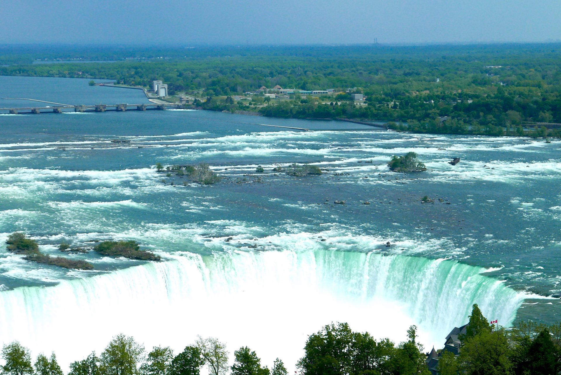 Hospedar-se em um hotel com vista para Niagara é a nossa sugestão