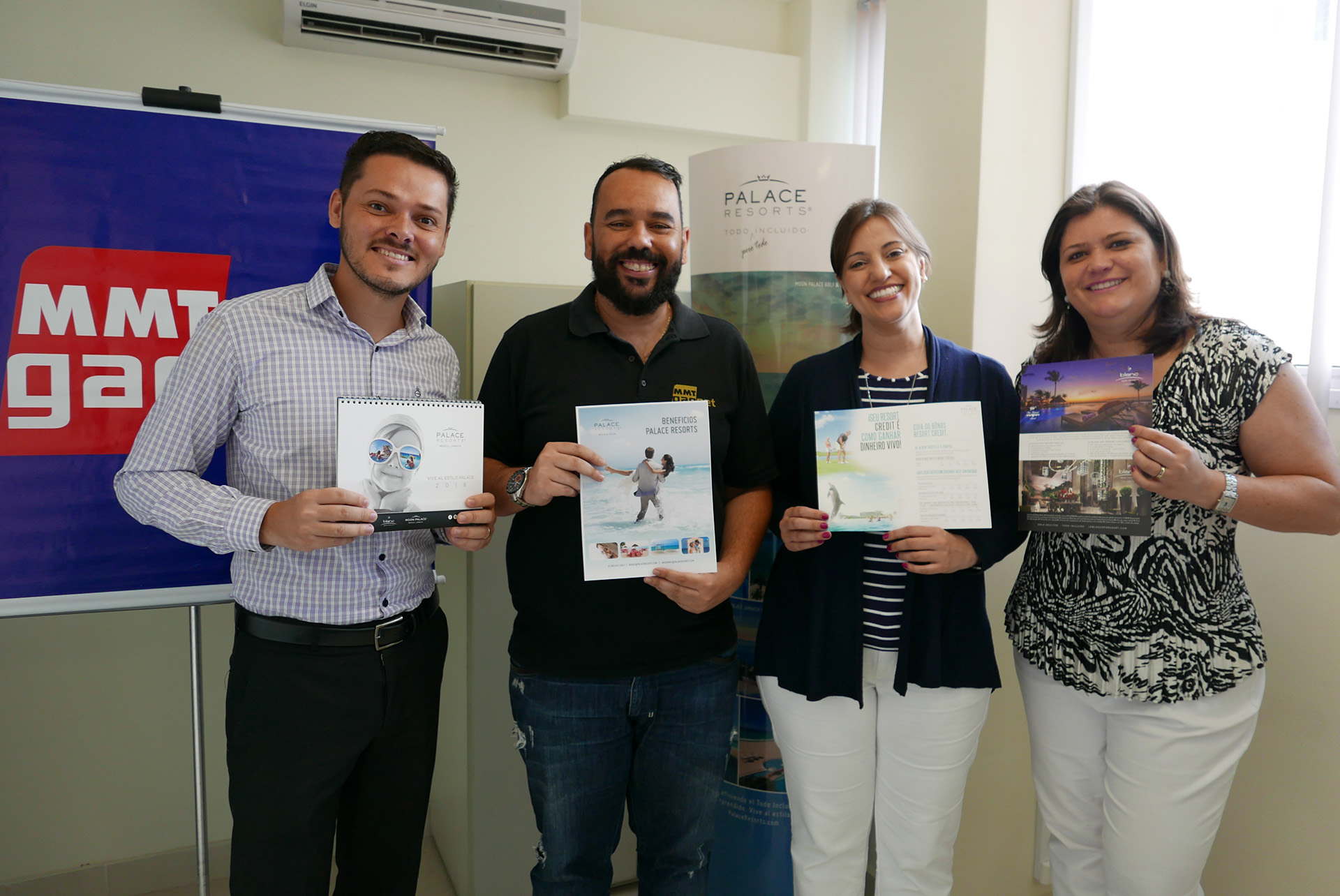 Ricardo Andrade e Clinton Ramos, da MMTGapnet, com Camila Tenreiro e Marisa Zamboni, da Palace Resorts (Foto: Claudia Tonaco)