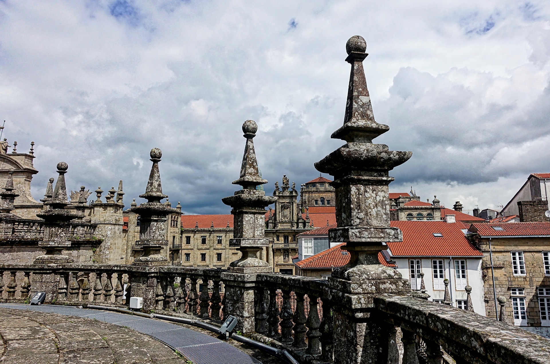 O cenário de Santiago de Compostela oferece ao visitante uma experiência de história e fé combinadas
