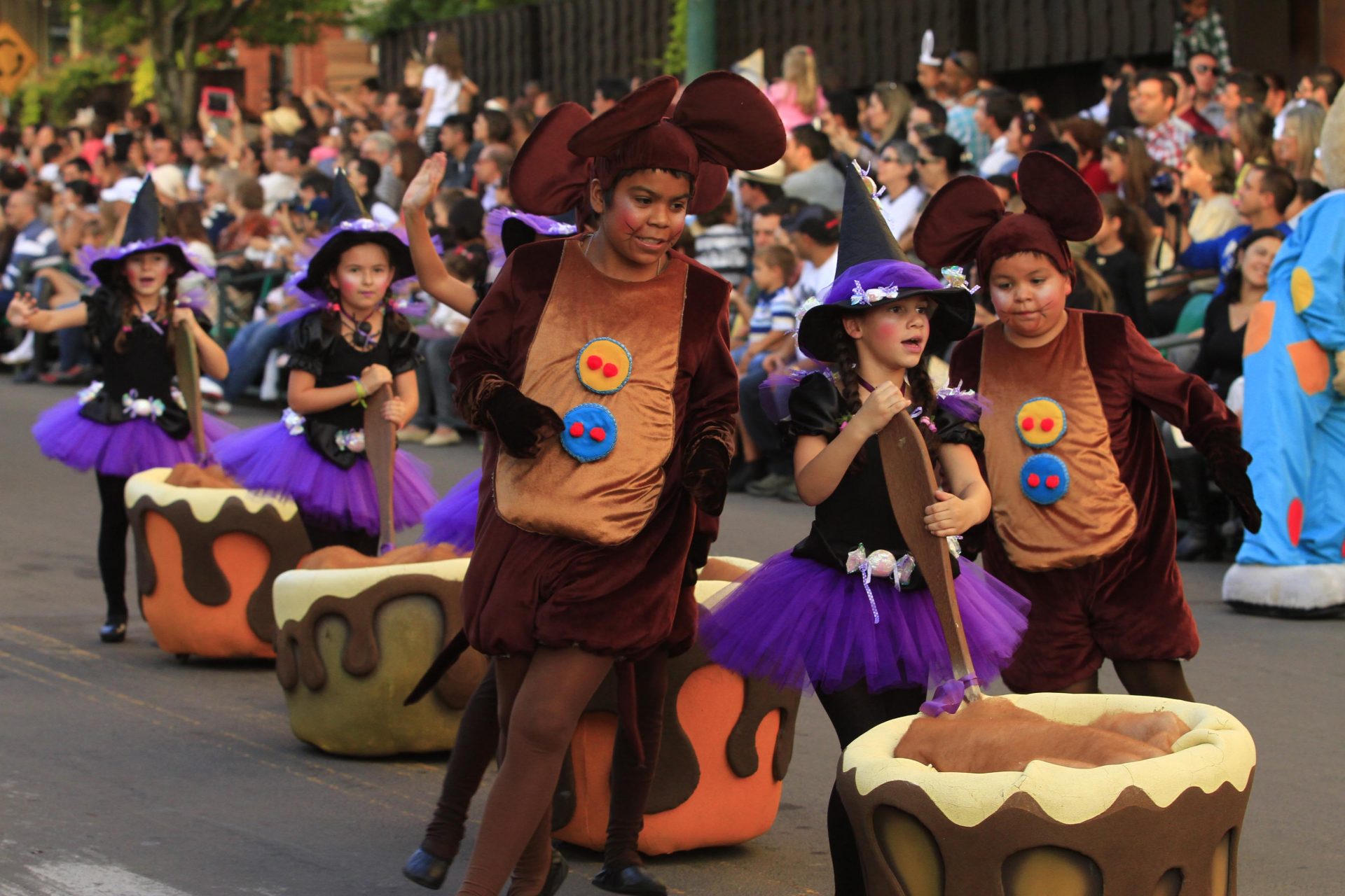CHOCOFEST NA MAGIA DA PÁSCOA TERÁ 4 GRANDES DESFILES EM 2018