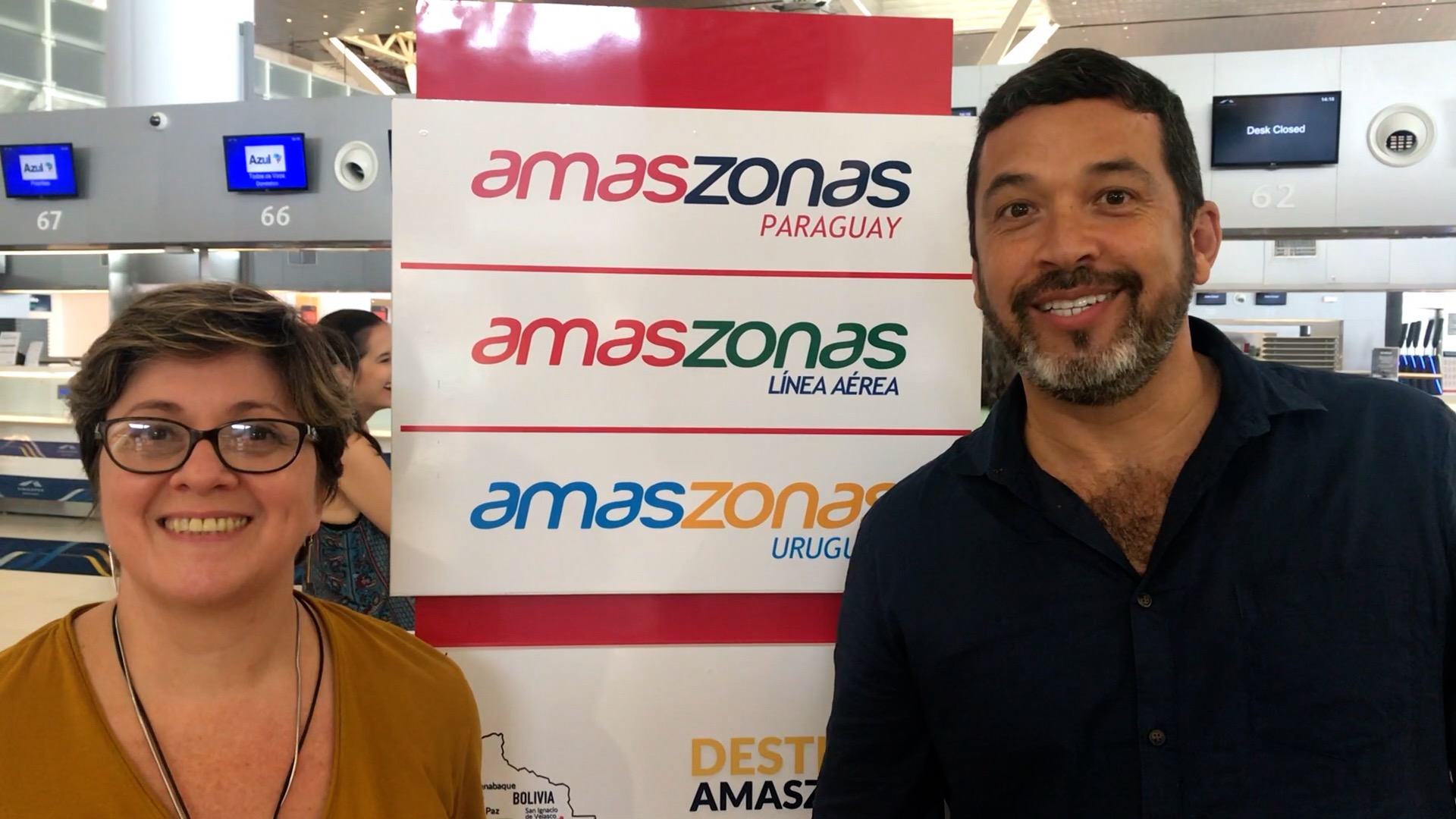 Jorge Souza e Nadia Kardouss no check-in da Amaszonas del Paraguay, em Campinas