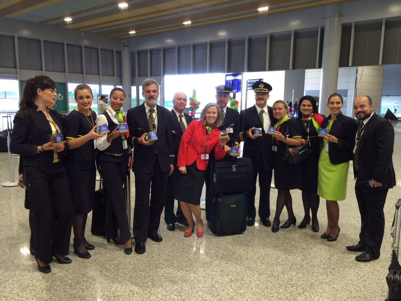 PASSAGEIROS PARTICIPARAM DAS COMEMORAÇÕES DE ANIVERSÁRIO DA TAP NO BRASIL