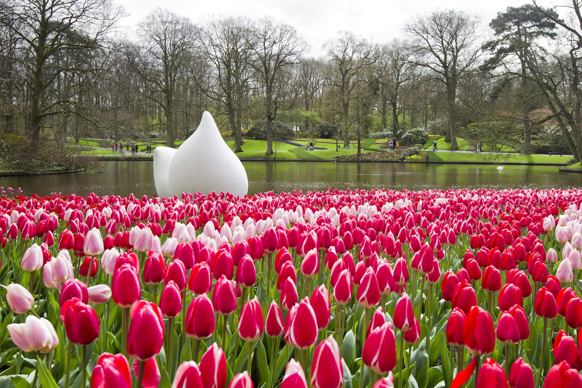O Jardim das Esculturas surpreenderá o turista que visita o Keukenhof