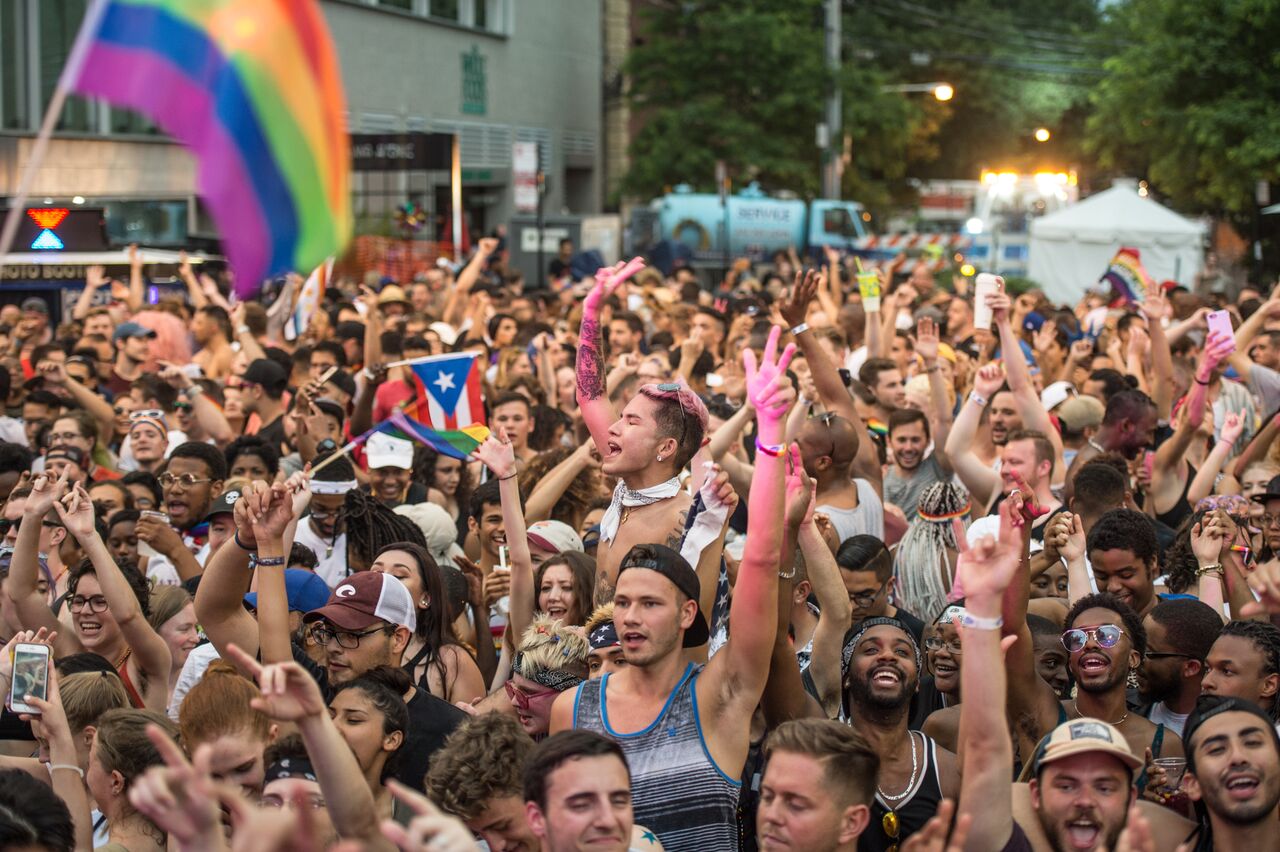 OS VIAJANTES LBGTQ JÁ COMEÇAM A SE PROGRAMAR PARA CURTIR OS EVENTOS DE VERÃO EM CHICAGO