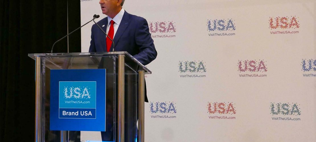Chris Thompson, presidente e CEO da Brand USA inicia sua apresentação, durante coletiva de impressa no IPW 2018
