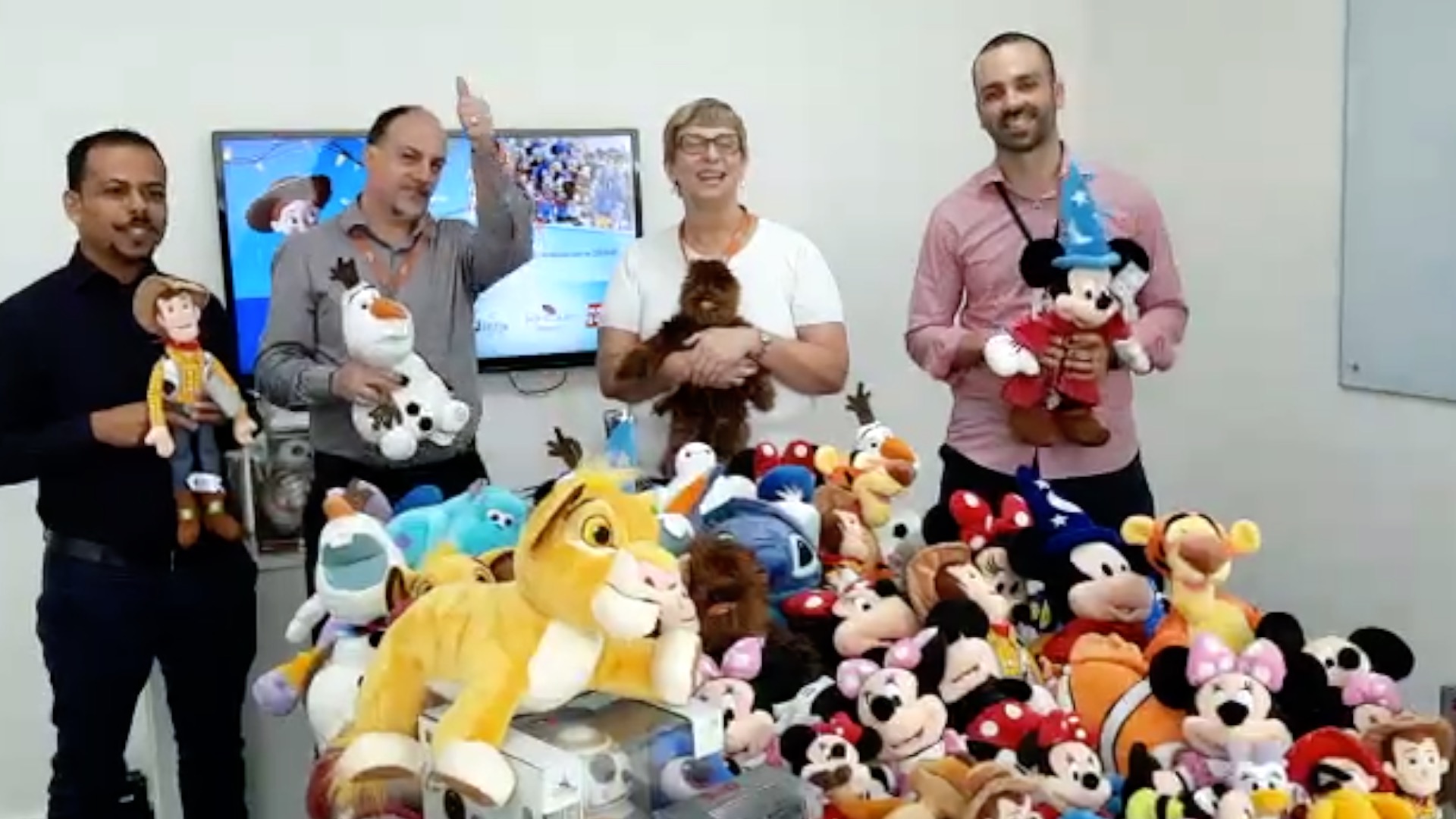 FLYTOUR VIAGENS MMT ANUNCIA CAMPANHA DE VENDA PELÚCIAS DISNEY