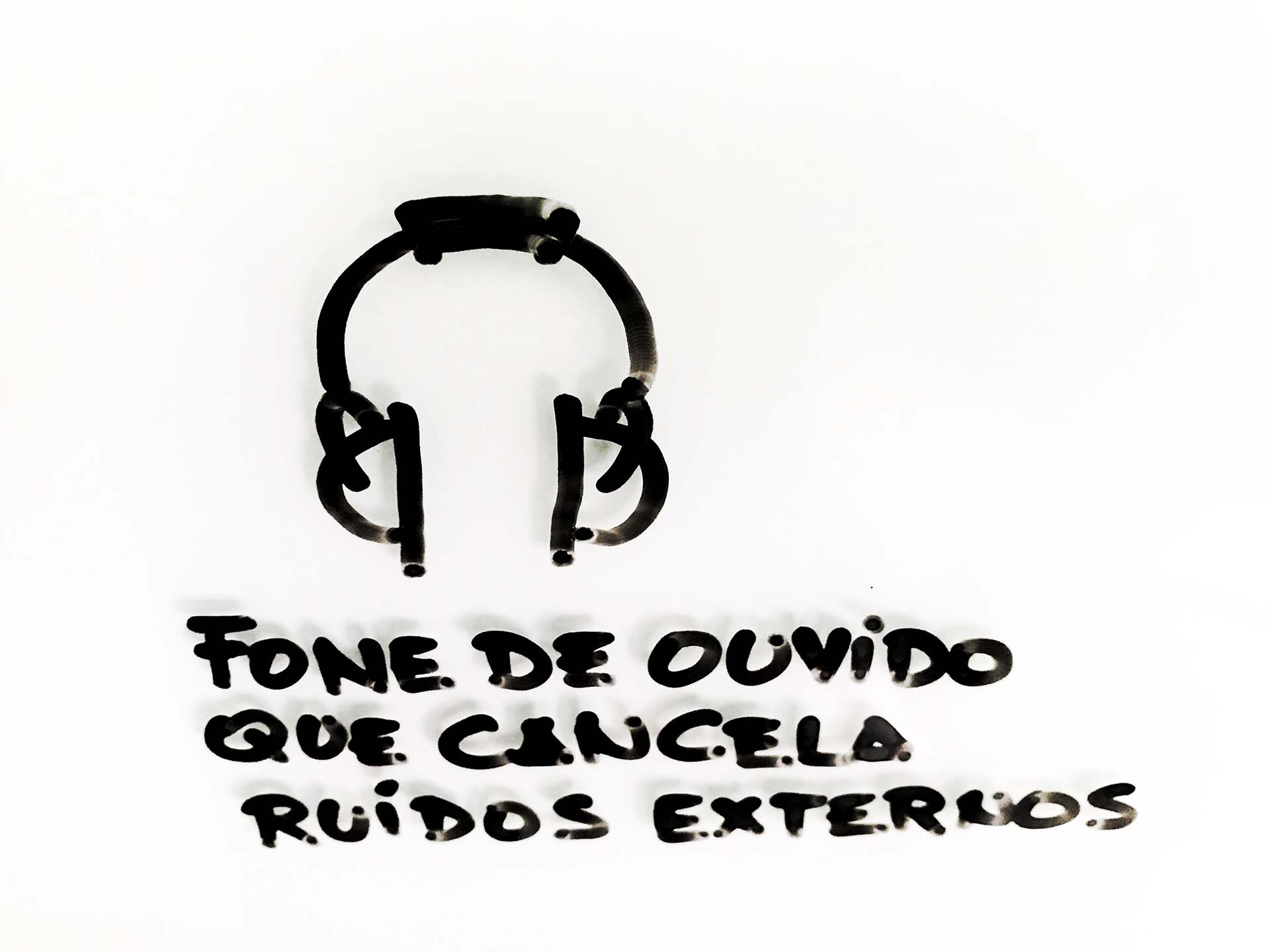Fone de ouvido com cancelamento de ruído externo