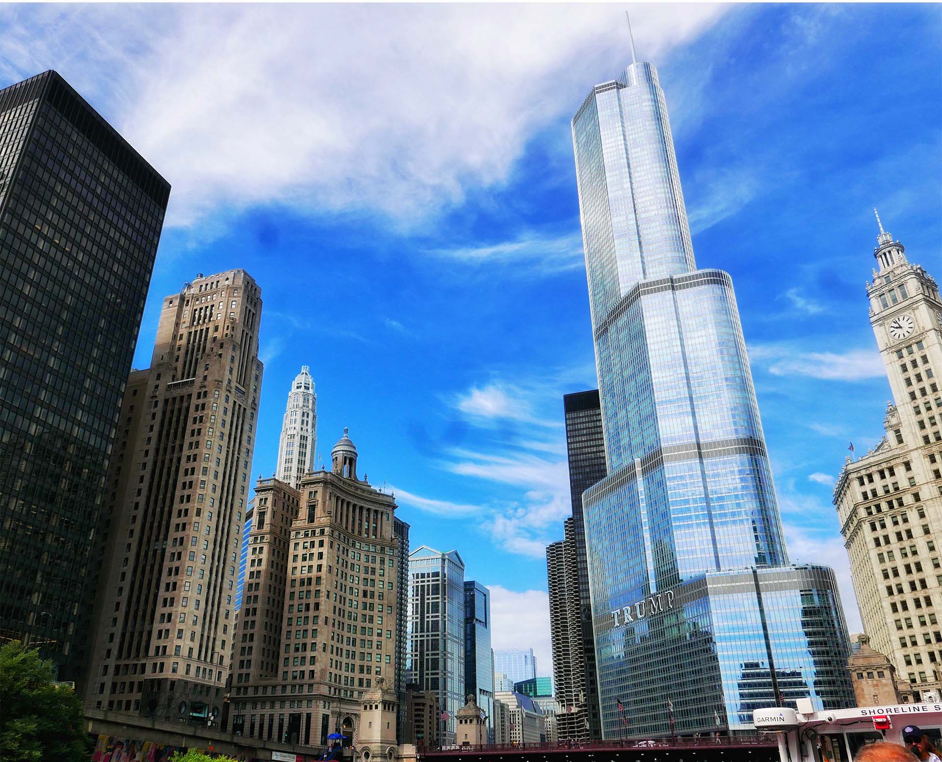 Tour de barco pelo Rio Chicago revela joias da arquitetura e do urbanismo da cidade