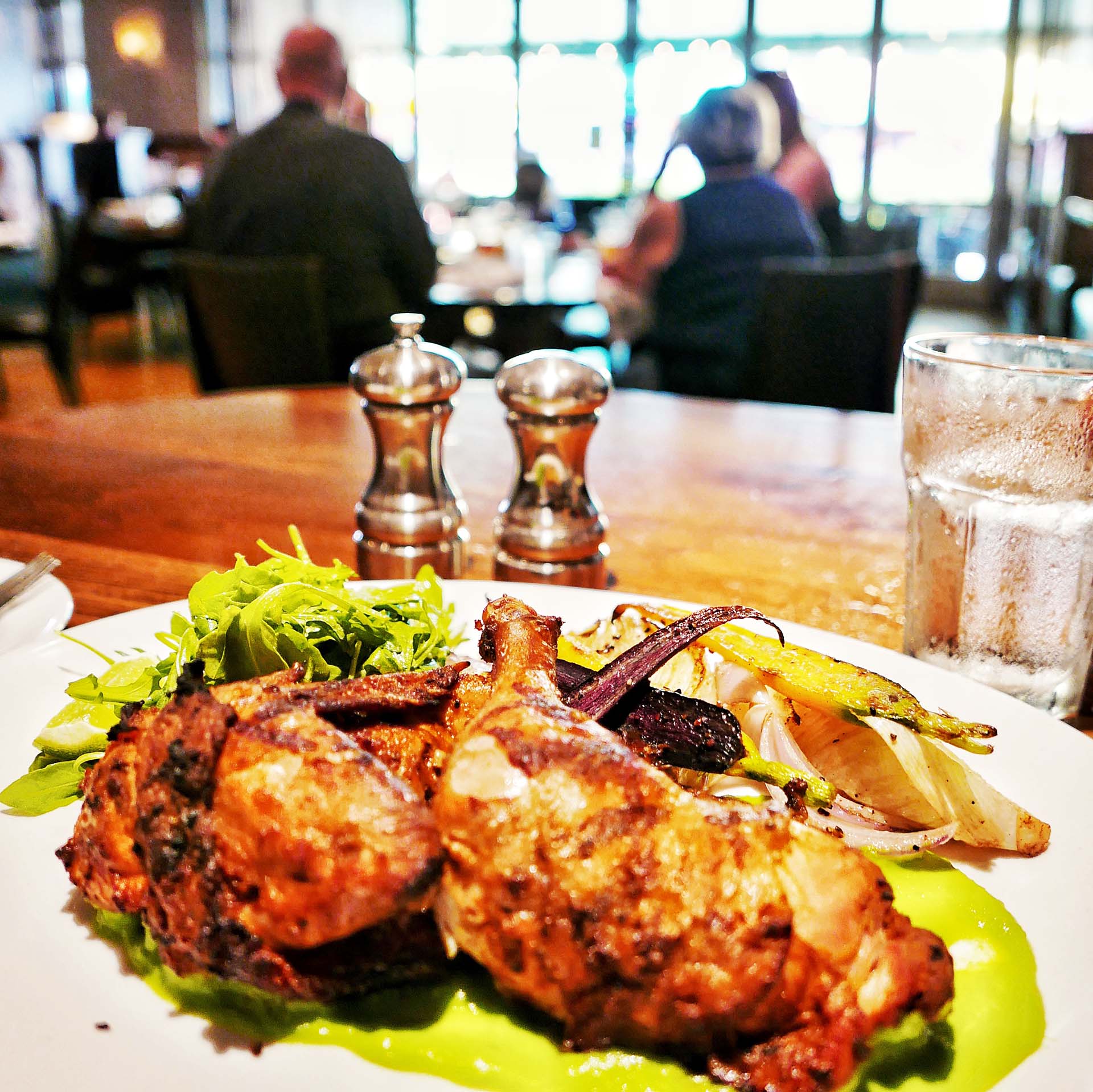 Frango Piri Piri, do Park Grill, um dos excelentes restaurantes de Chicago