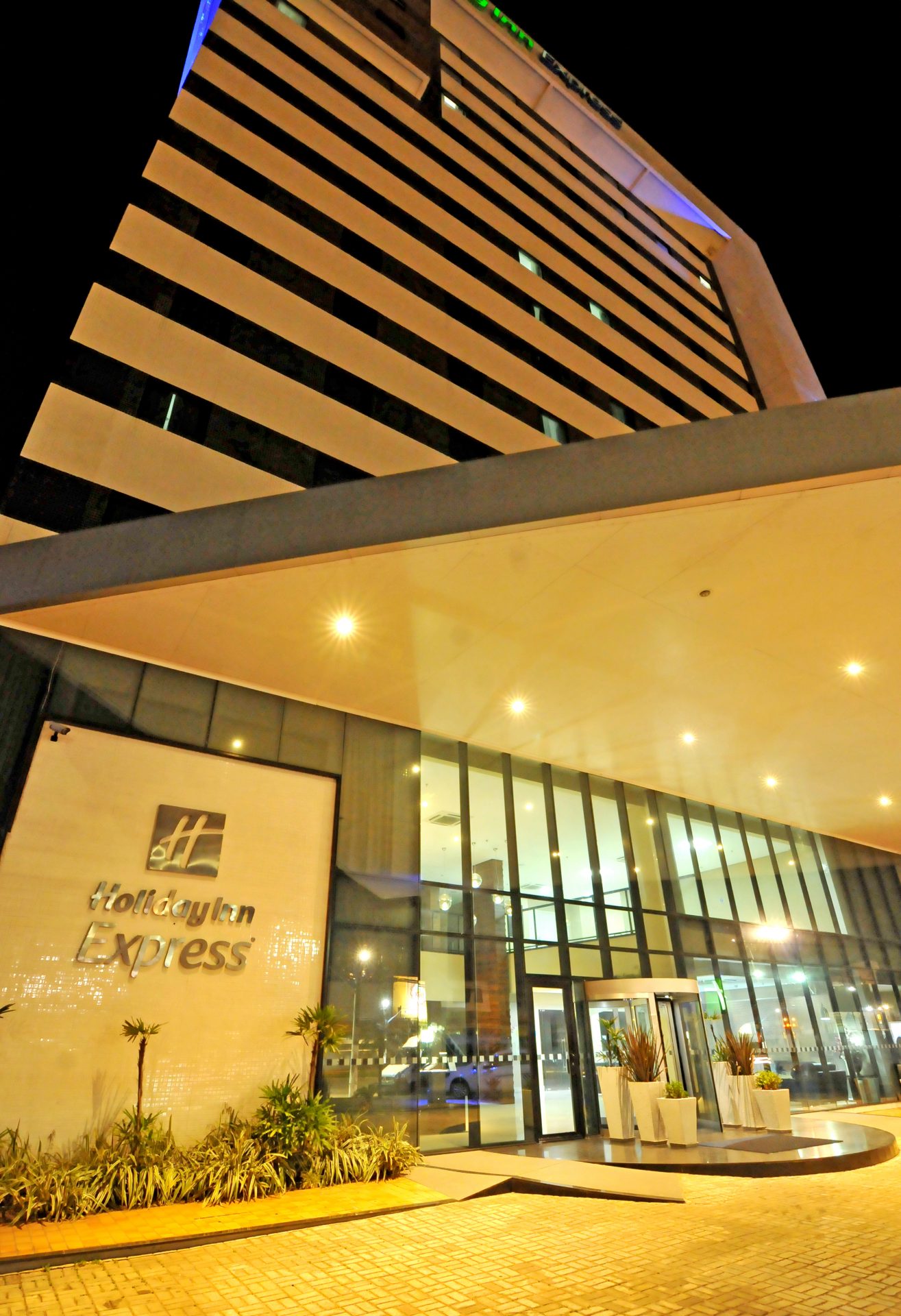 HOLIDAY INN EXPRESS BELÉM ANANINDEUA COMPLETA 5 ANOS