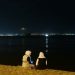 Uma noite de lua cheia em um boulevard, em Baku