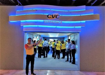 Emerson Belan, na entrada do Lounge CVC Experience