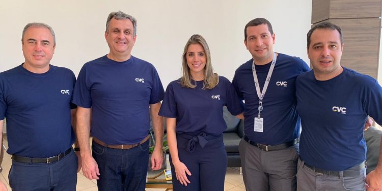 Fernando Del Cistia + Claiton Armelin + Paula Rorato + João Rafael Pereira dos Santos + Robson Sanches = a equipe de Produtos Nacionais da CVC Corp