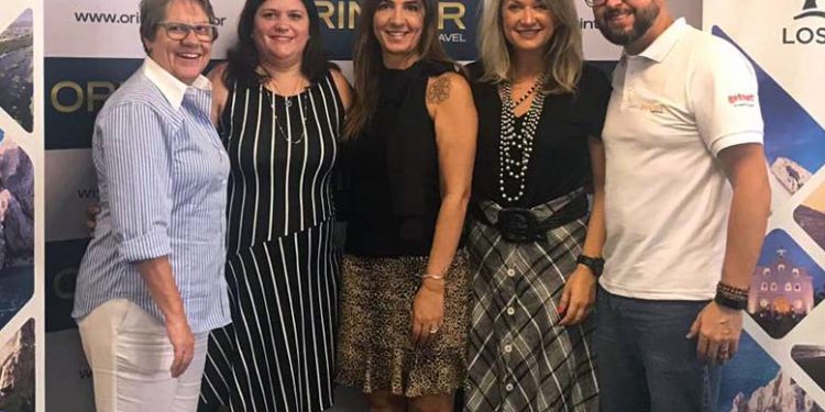 Ana Maria Berto e Roberto Sanches, diretores da Orinter Tour & Travel, recebem Marisa Zamboni, da Palace Resorts, Gisele Torrano, do Visit Los Cabos, e Katia Frias, da American Airlines, parceiros e apoiadores do Top Seller 2018