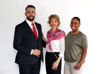 Fernando Santos, Caroline Putnoki e Beatriz Alves, da Atout France no Brasil serão os anfitriões dos operadores brasileiros participantes do Rendez-Vous en France 2019 (Foto: Divulgação)