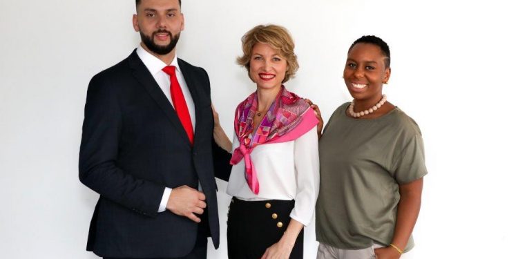 Fernando Santos, Caroline Putnoki e Beatriz Alves, da Atout France no Brasil serão os anfitriões dos operadores brasileiros participantes do Rendez-Vous en France 2019 (Foto: Divulgação)