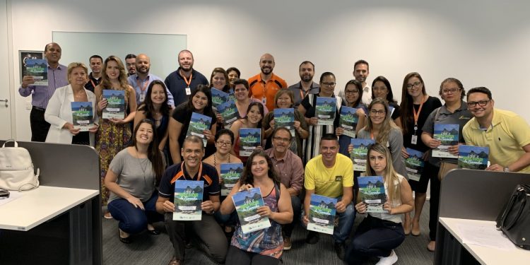 Os participantes da capacitação sobre Fernando de Noronha, oferecida pela Flytour MMT Viagens (Foto: Divulgação)