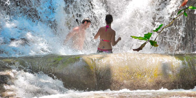 Dunns River Falls, em Ocho Rios, Jamaica (Foto: The Jamaica Tourist Board/Divulgação)