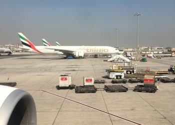 Avião Emirates indo para Vietnã