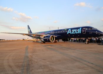 Azul retoma
