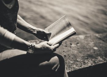 Livro preto e branco