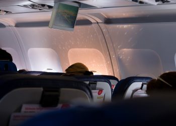 Avião dentro do voo