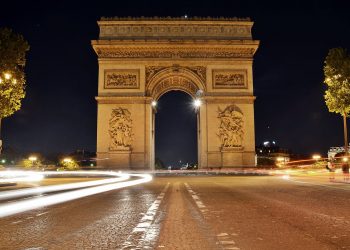 Arco do Triunfo, em Paris, França