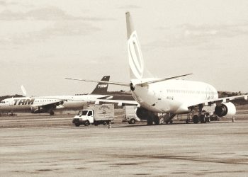 Avião Gol e Tam Preto e Branco