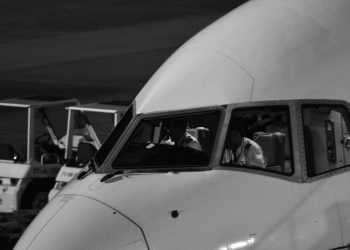 Avião Preto e Branco