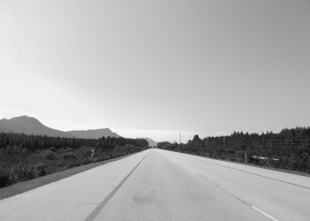 Estrada Preto e Branco