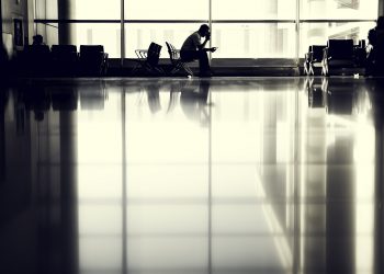 Aeroporto preto e branco