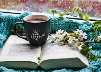 Chocolate quente e livro