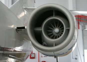 Turbina avião dentro do hangar