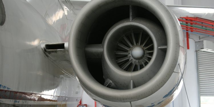 Turbina avião dentro do hangar