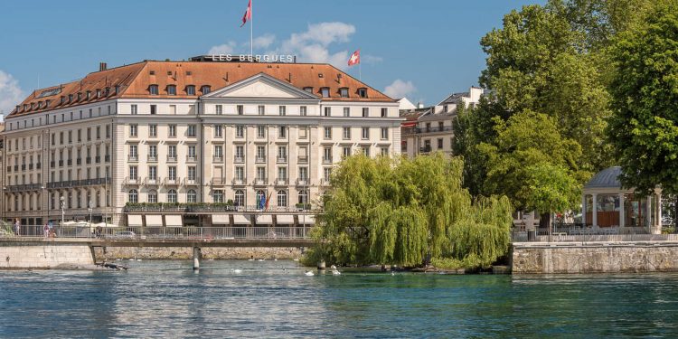 Four Seasons Hotel des Bergues Verão