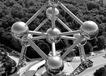 Bruxelas Atomiun Preto e Branco