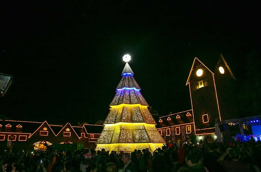 Natal em Bariloche = Árvore iluminada gigante e muito mais - Travel3