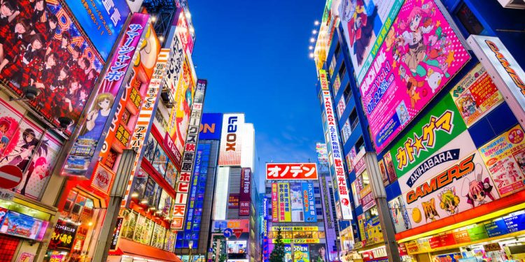 Altos edifícios luminosos de Tóquio, no Japão