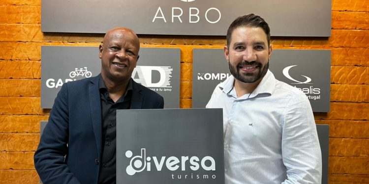 Deco e Hugo Lagares, da Diversa Turismo, que anunciou expansão comercial