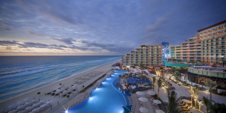 Piscina do Hard Rock Hotel Cancun, da RCD Hotels