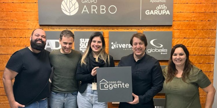 Casa do Agente e time de marketing, responsável pela elaboração do novo site